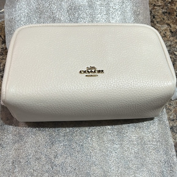 Coach X Peanuts Happy Camper Small Boxy Cosmetic Case With Woodstock - Picture 4 of 8